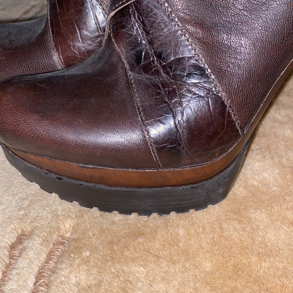 Beautiful Stuart Weitzman Wrap buckle 4” Boots - Picture 5 of 8